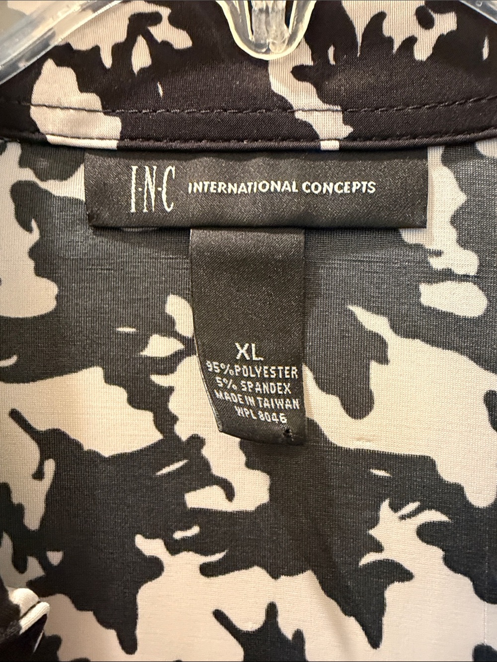 INC International Concepts Black and White Houndstooth Ruched Front Button-Down - Picture 2 of 4
